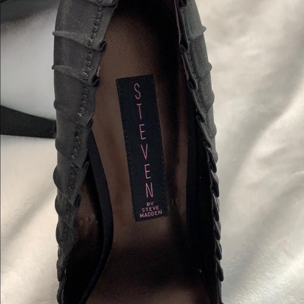 Steve Madden Postal Black Heels - Picture 3 of 5